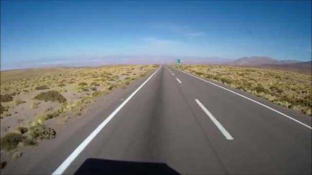 Landschaft und Wüstenstraße bei Atacama Desert Chili — Stockvideo