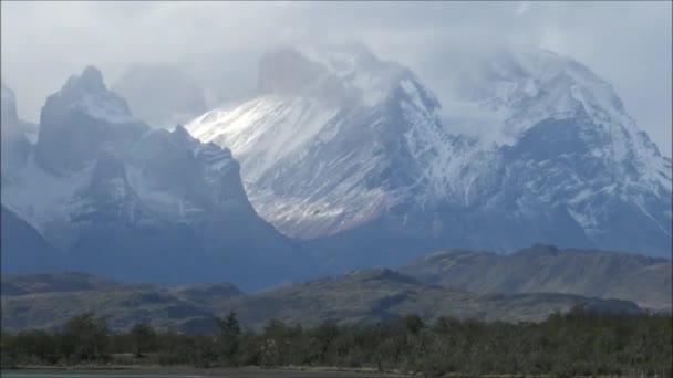 Paesaggio di ghiacciaio, lago, montagne e fiume in Patagonia Cile — Video Stock