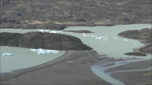 Landschaft aus Gletscher, See, Bergen und Fluss in Patagonien Chile — Stockvideo