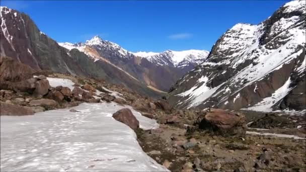 山とチリの火山の風景 — ストック動画