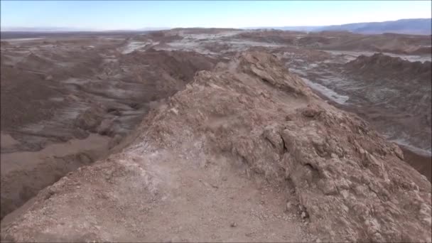 Paisaje de montañas y valle en el desierto de Atacama Chile — Vídeo de stock