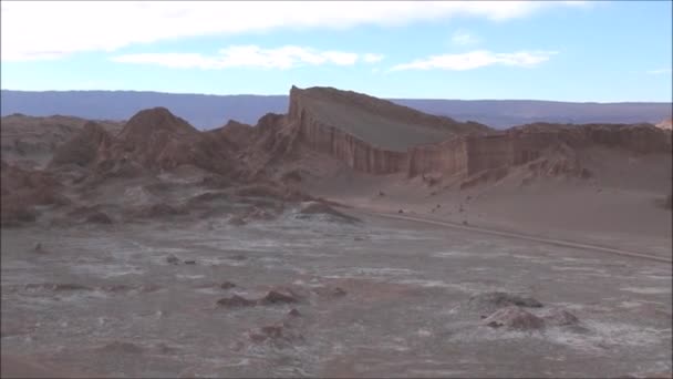 Paisaje de montañas y valle en el desierto de Atacama Chile — Vídeos de Stock