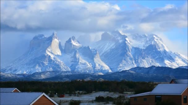 Krajobraz gór i chmury w Chile w Patagonii — Wideo stockowe