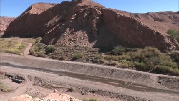Landschap van bergen en de vallei in de Atacama woestijn Chili — Stockvideo