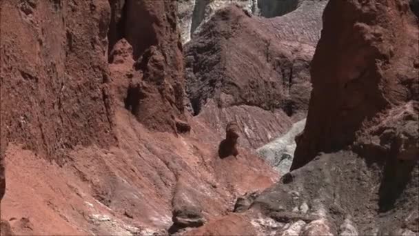 Paisaje de valle y montañas en el desierto de Atacama Chile — Vídeo de stock