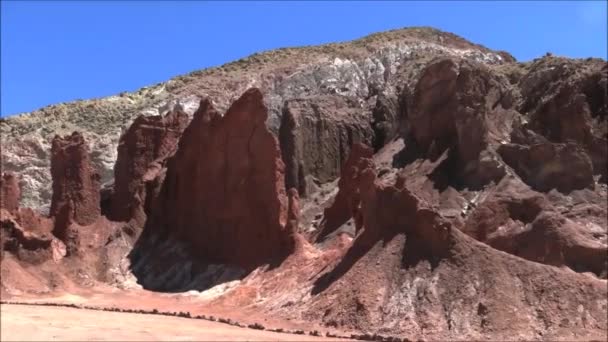 Paisaje de valle y montañas en el desierto de Atacama Chile — Vídeo de stock