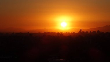 Günbatımı http://www.Voices.No/mainissues/mi40008000288.php Şili