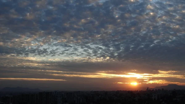 Nubes del atardecer en Santiago Chile — Foto de Stock