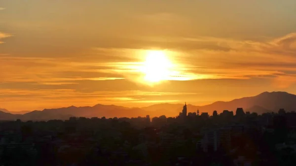 Západ slunce mraky v Santiago Chile — Stock fotografie