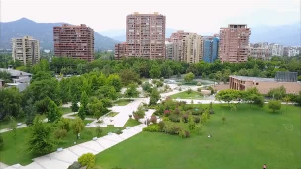 Luftaufnahme einer Stadt in Chile santiago — Stockvideo