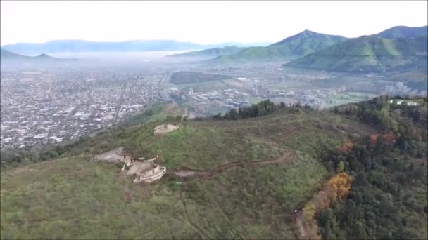Vista aérea de colinas e cidade em Santiago Chile — Vídeo de Stock