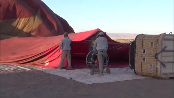 Ballon in de Atacama woestijn in Chili — Stockvideo