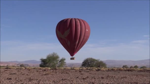 Balão sobre o deserto do Atacama no Chile — Vídeo de Stock