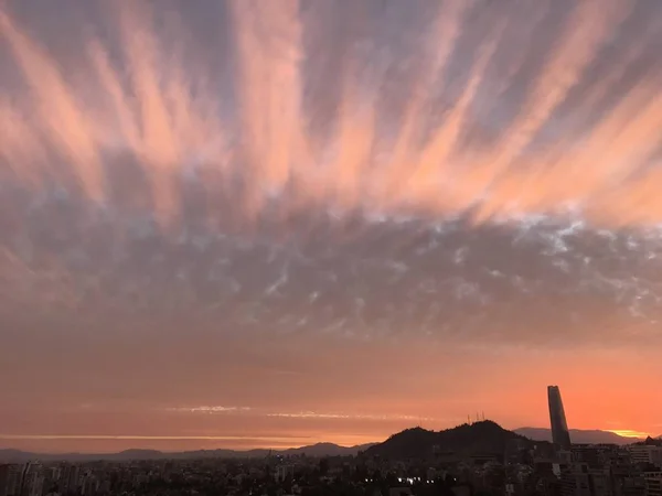 Nuvens de pôr do sol em Santiago, Chile — Fotografia de Stock