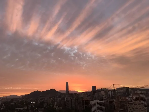 Nuvens de pôr do sol em Santiago, Chile — Fotografia de Stock