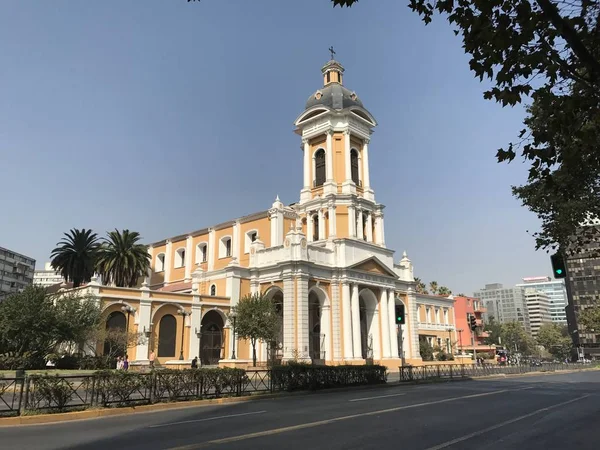 古代建造基督教教会在圣地亚哥，智利 — 图库照片
