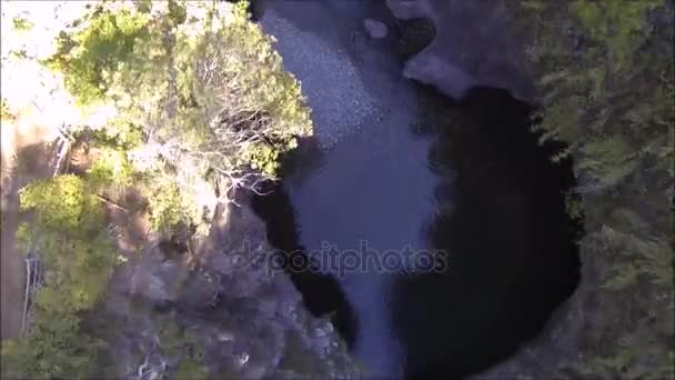 폭포, 강, 공원 산티아고 칠레의 항공 보기 — 비디오