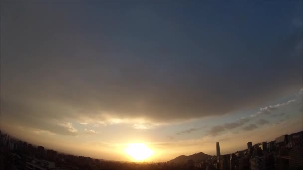 Хмари заходу сонця в Santiago, Чилі — стокове відео