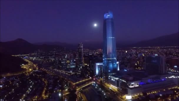 Vista aérea de rascacielos y ciudad en Chile — Vídeo de stock