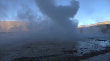 Peyzaj ve geysers Atacama Çölü, Şili