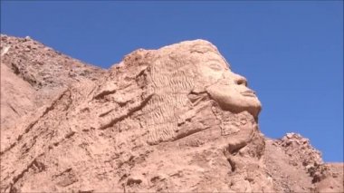 Atacama Çölü, Şili'deki insan heykel