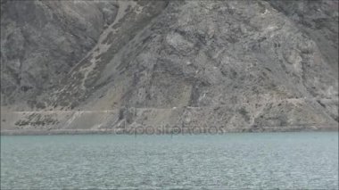 Manzara veya dağlar ve lagün Şili