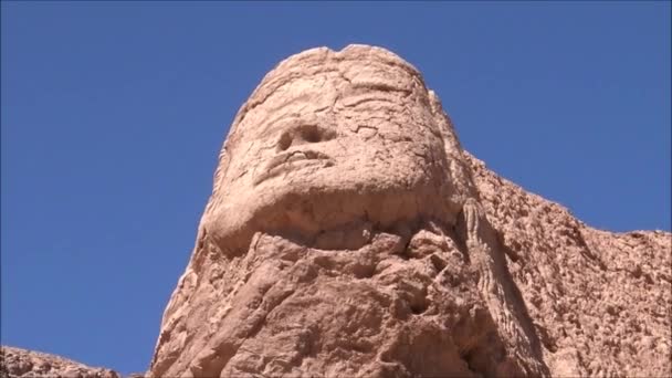 アタカマ砂漠、チリの人間彫刻 — ストック動画