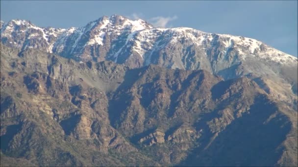 Peyzaj ve Santiago, Şili'deki dağlar — Stok video