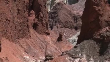 Dağlar ve volkan Atacama Çölü, Şili'deki manzara