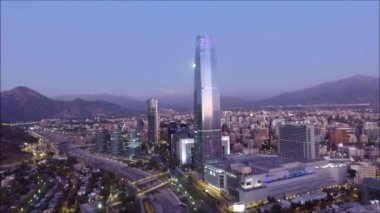 gün batımı bulutlar ve Şili'deki şehir manzarası