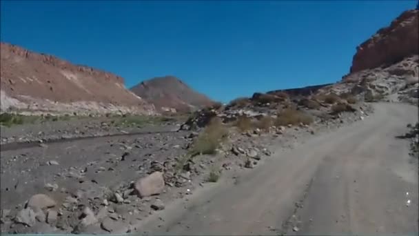 Landschap van bergen, de lake, de lagune en de natuur in de Atacama woestijn, Chile — Stockvideo