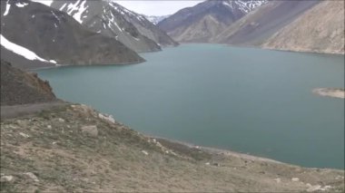 Dağlar ve lagün Santiago, Şili için peyzaj