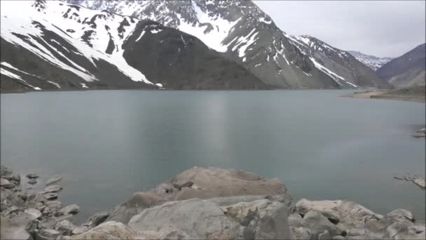 山水的圣地亚哥，智利的咸水湖 — 图库视频影像