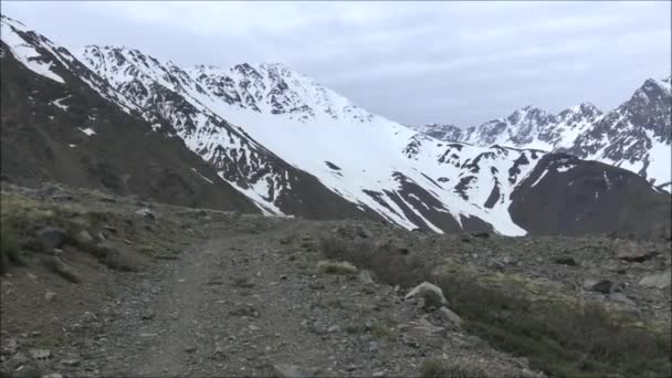 Landscape of mountains and lagoon in Santiago, Chile — Stock Video