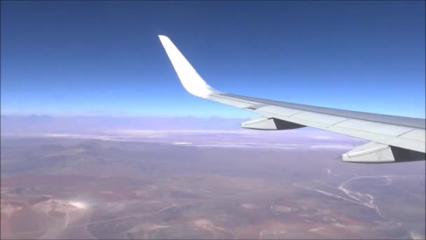 Vista aérea del desierto de Atacama en Chile desde un avión — Vídeo de stock