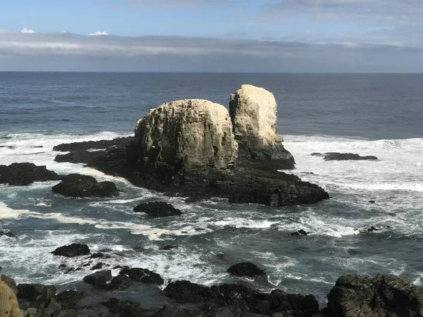 Rocky beach landscape at a beach in Chile — Stock Photo, Image