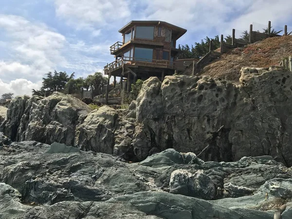 Krajina z kamenité pláže v Chile — Stock fotografie