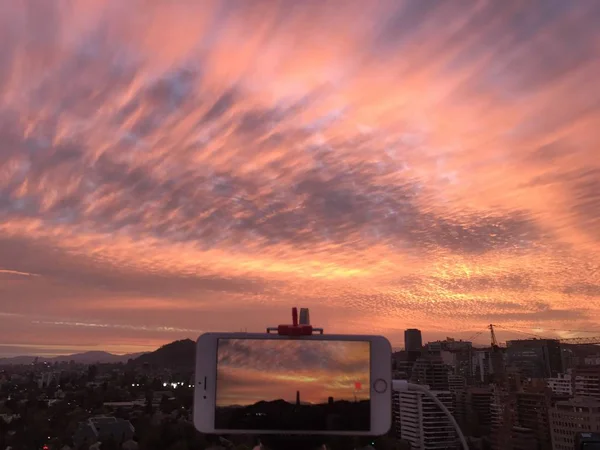 Traumhafte wolkenuntergänge in santiago, chile — Stockfoto