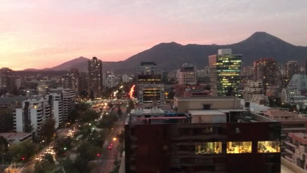 Coucher de soleil nuages et paysage urbain au Chili — Video