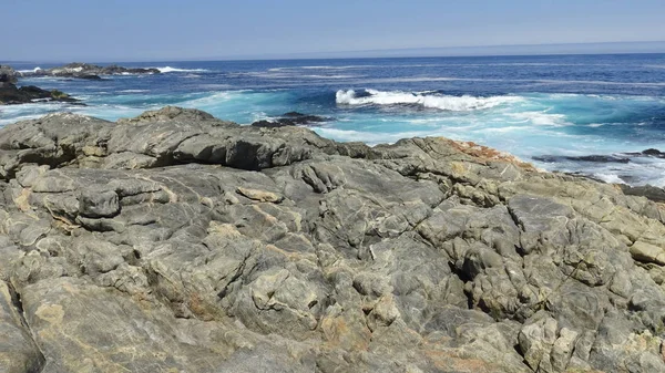 Paisaje de playa rocosa y vacaciones en Chile — Foto de Stock