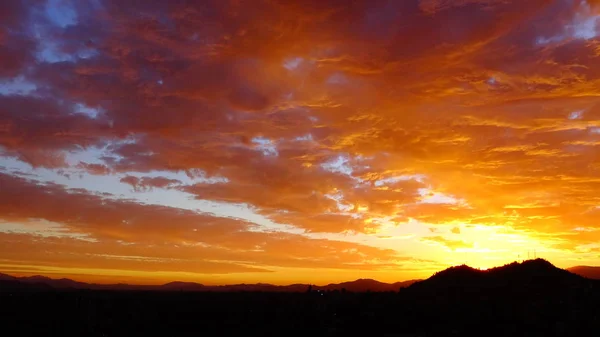 Wolken bei Sonnenuntergang in der Stadt Santiago, Chile — Stockfoto