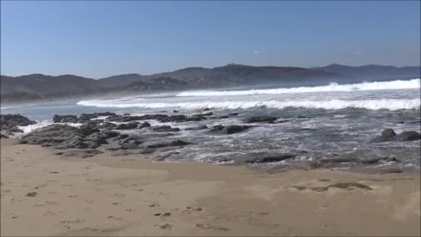 Landschap van rotsachtige strand en vakantie in Chili — Stockvideo