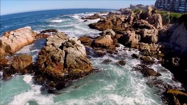 Táj és a sziklás stranddal és ünnepek Chilében — Stock videók