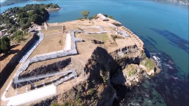 Luchtfoto beelden van fort, de hoge land en de rivieren in Chili — Stockvideo