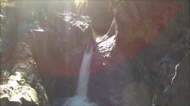 Filmagem aérea de drones de cachoeiras no Chile — Vídeo de Stock