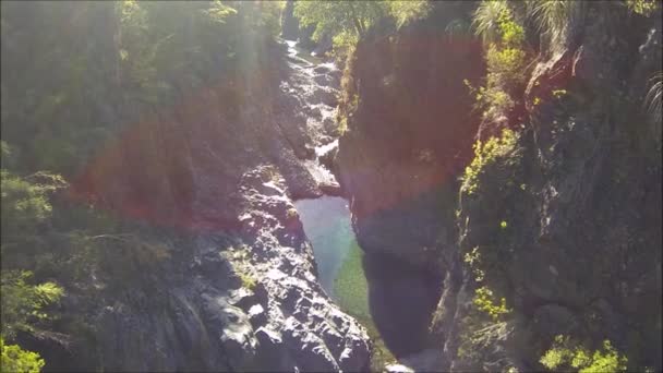 Imágenes aéreas de drones de cascadas en Chile — Vídeo de stock