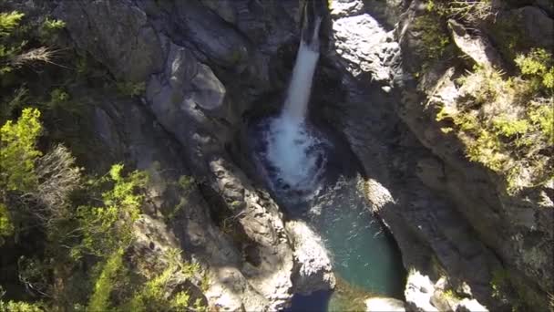 Imágenes aéreas de drones de cascadas en Chile — Vídeo de stock