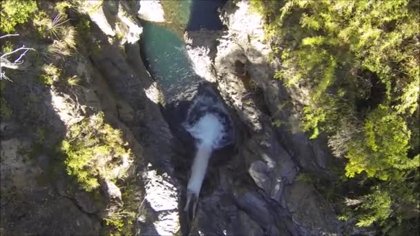Imágenes aéreas de drones de cascadas en Chile — Vídeos de Stock