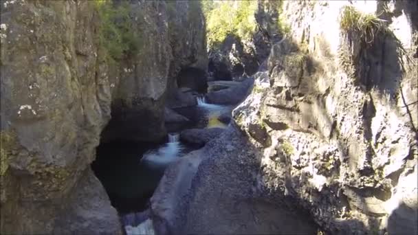 Drone Légifelvételek a vízesések a Chile — Stock videók