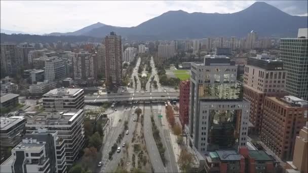 칠레의 수도 산티아고의 공중 보기를 무인 비행기 — 비디오